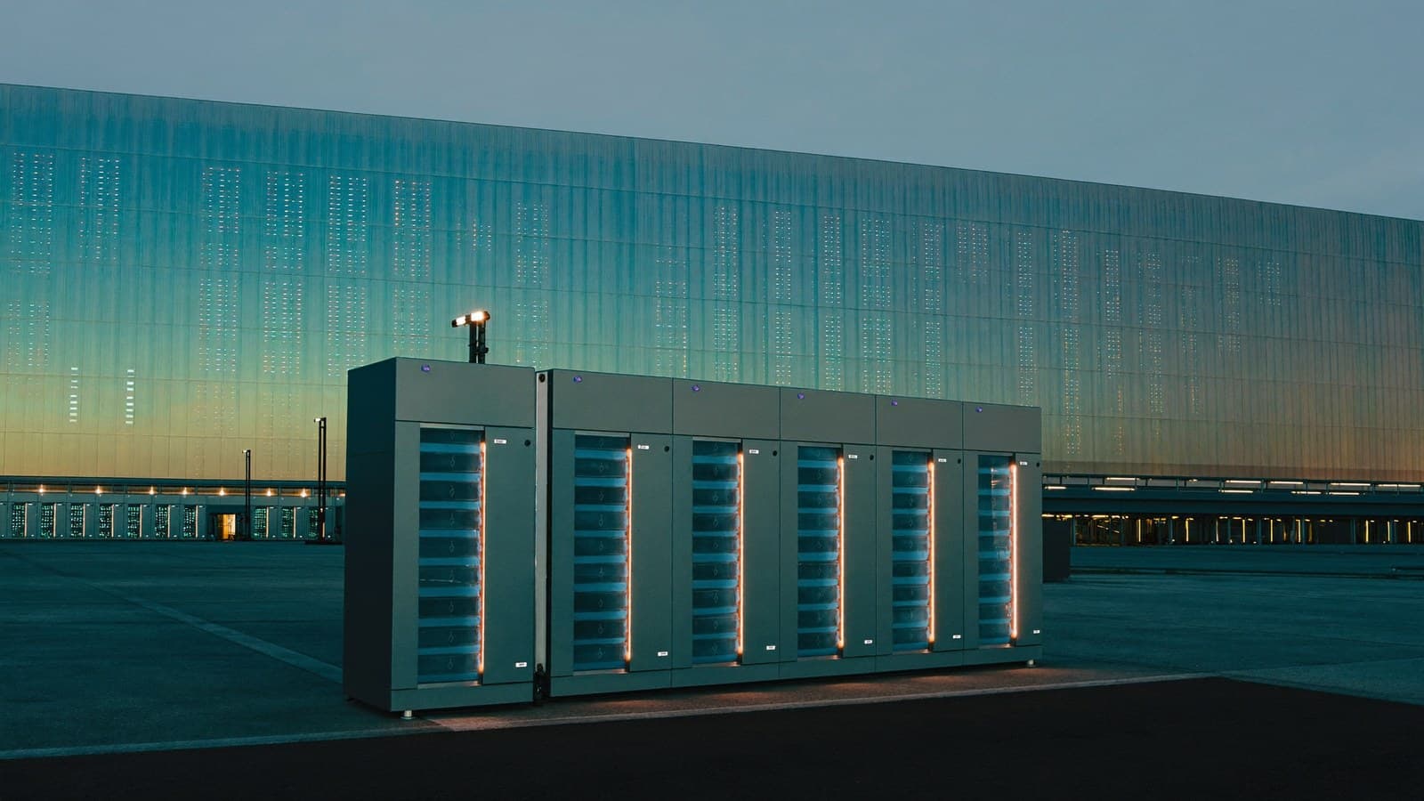 Industrial fuel-cell energy servers beside an AI data center at dusk, illustrating Bloom Energy's July 2026 selloff despite a $1.7 billion AI-power financing deal